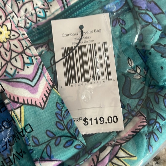 NWT Vera Bradley compact traveler bag in Peacock Garden - Picture 6 of 6